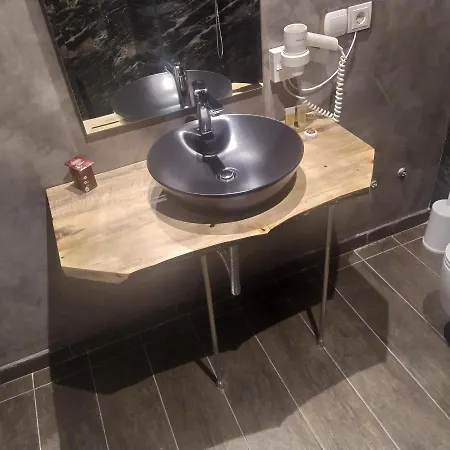 酒店 Konti